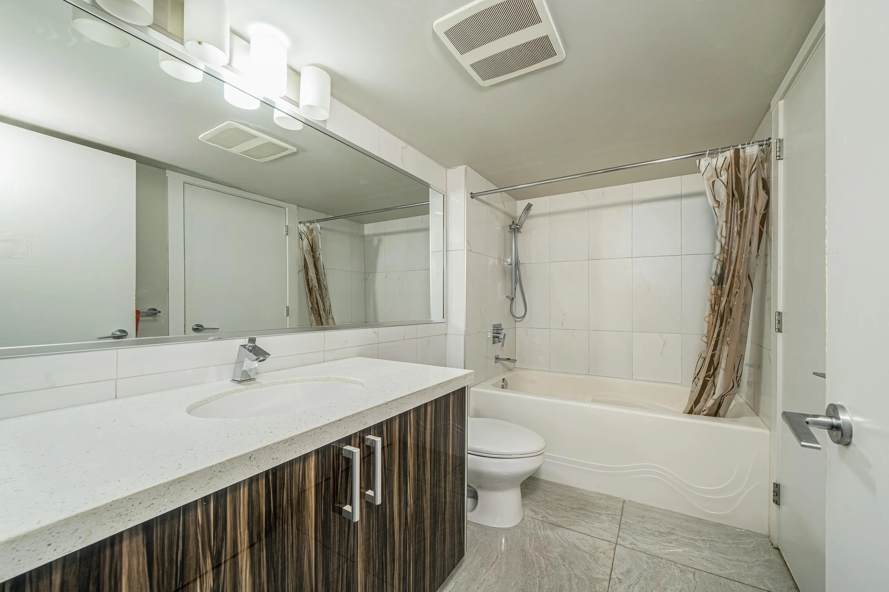 303 22318 Lougheed Highway