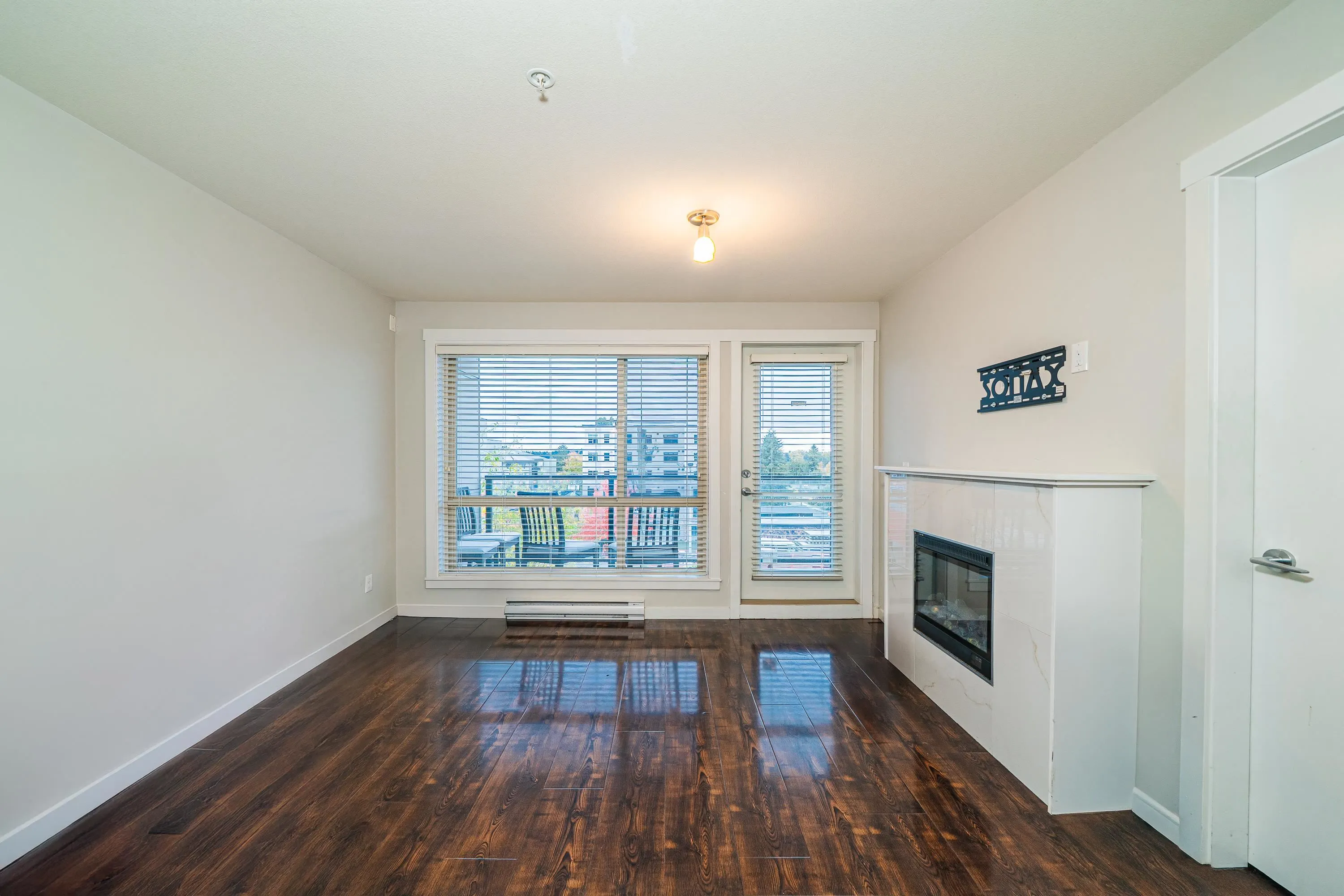 303 22318 Lougheed Highway