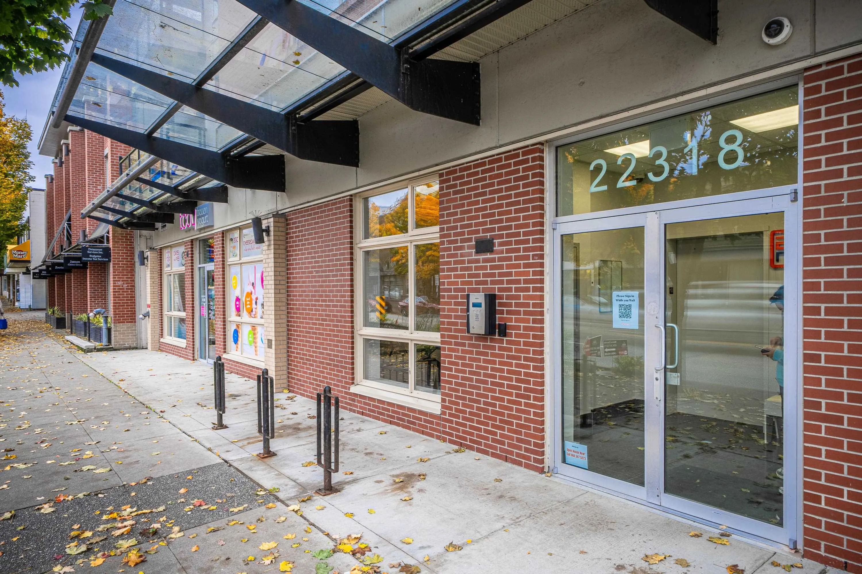 303 22318 Lougheed Highway