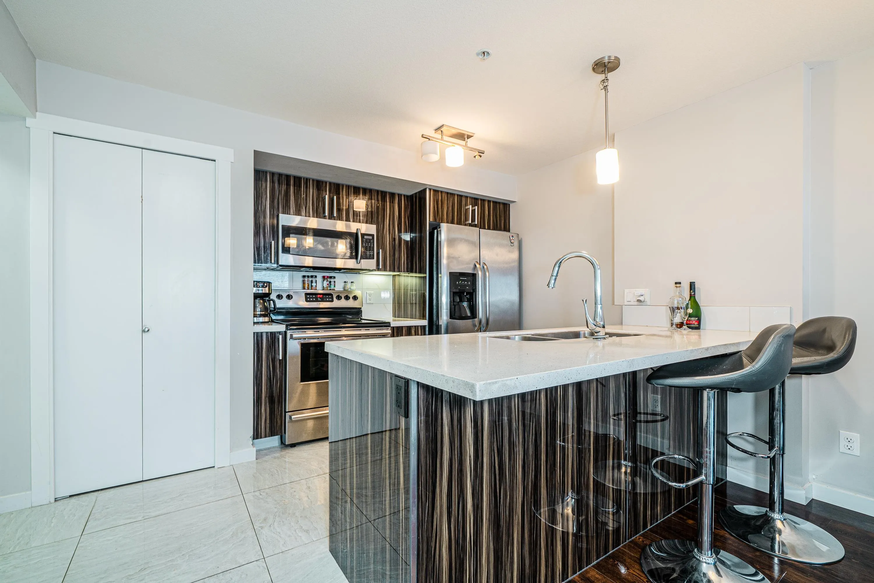 303 22318 Lougheed Highway