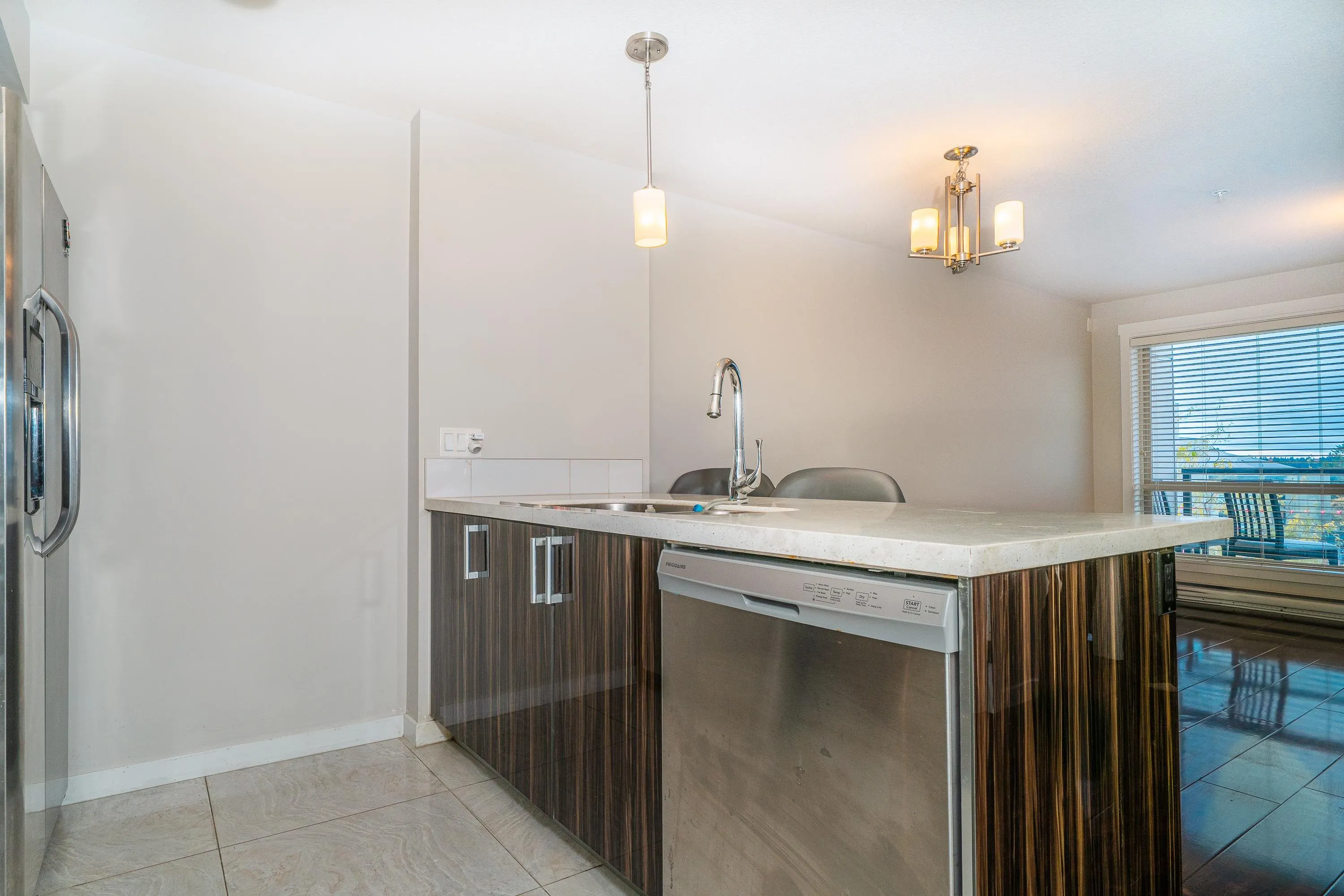 303 22318 Lougheed Highway