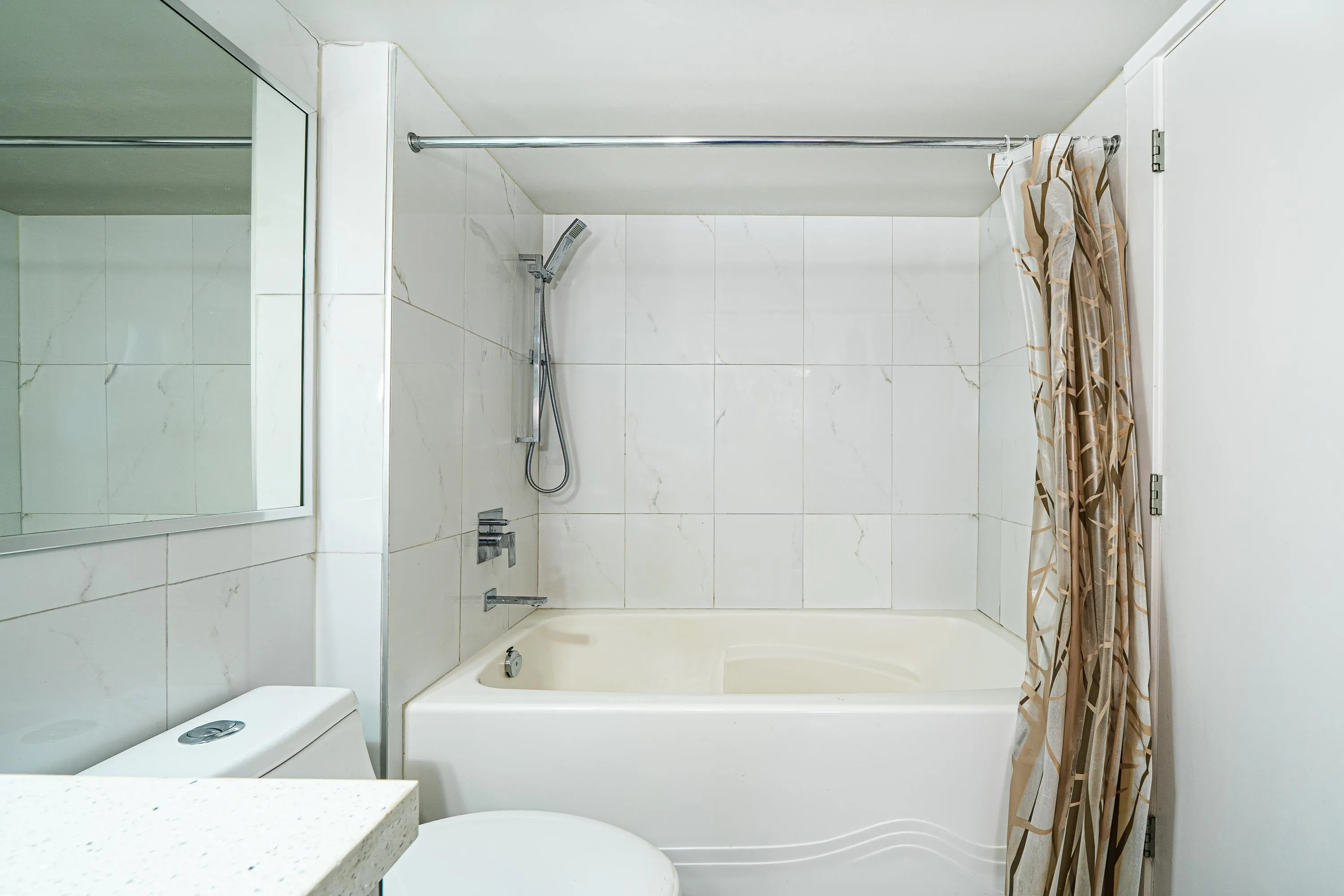 303 22318 Lougheed Highway