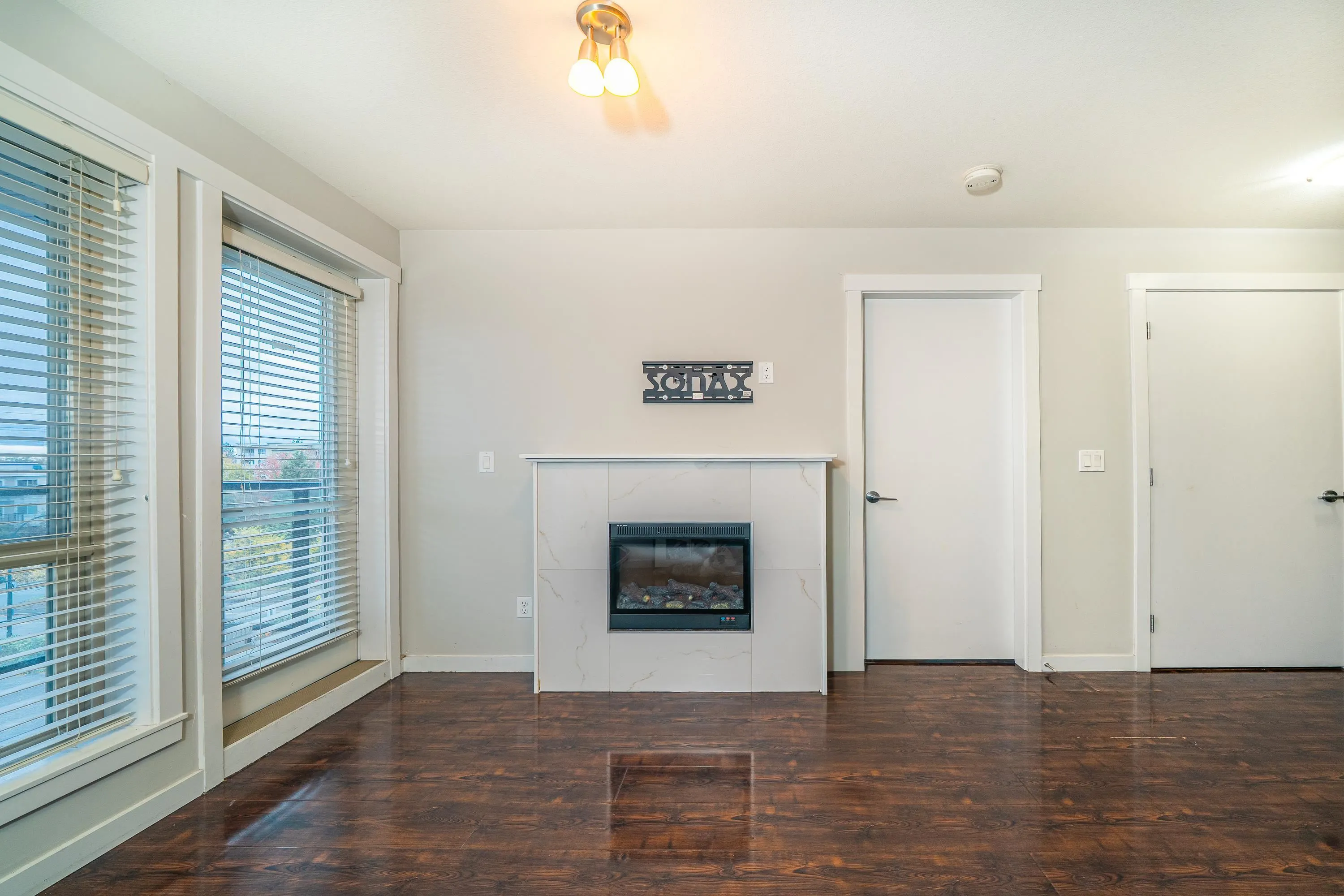 303 22318 Lougheed Highway