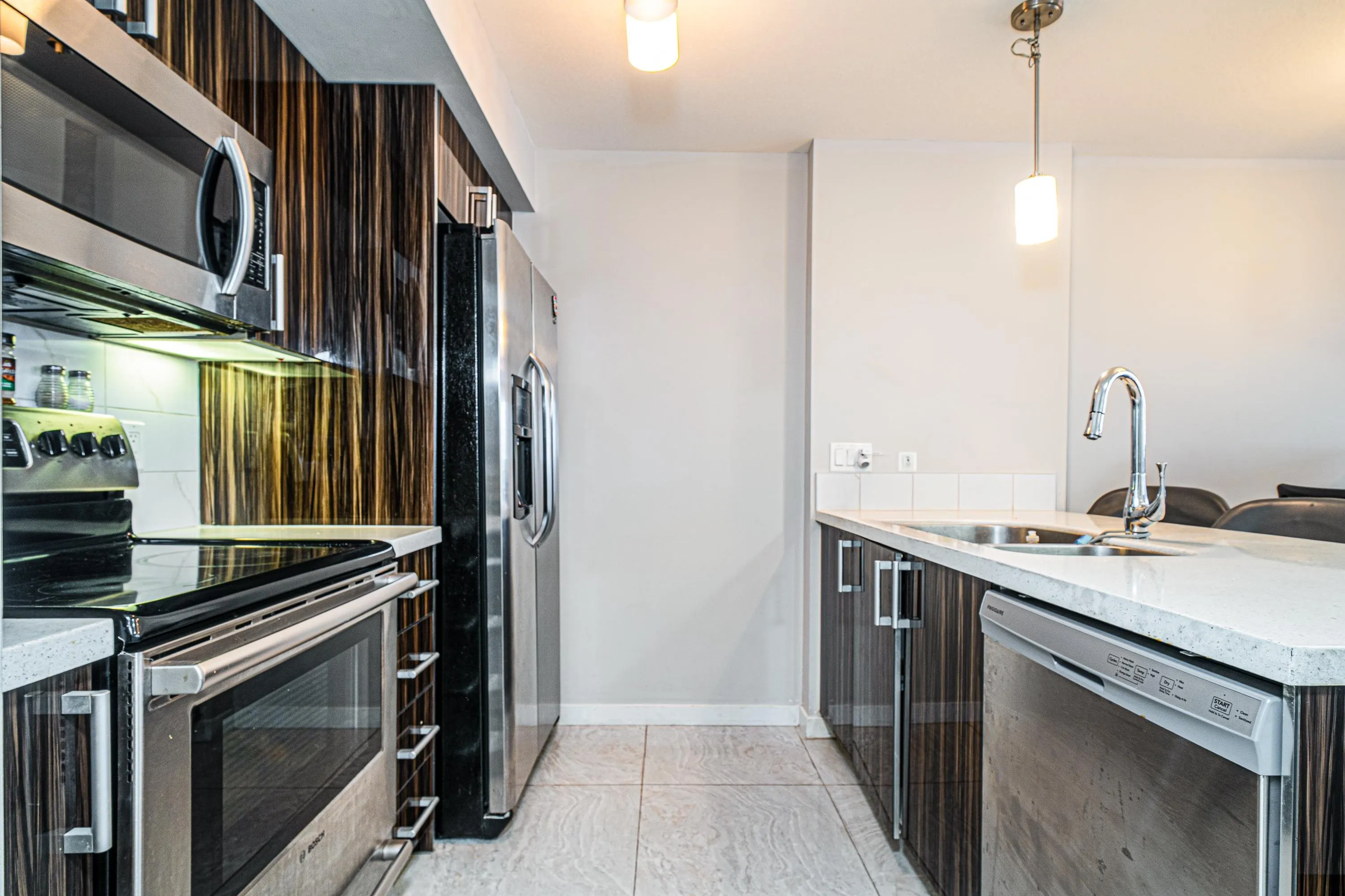 303 22318 Lougheed Highway