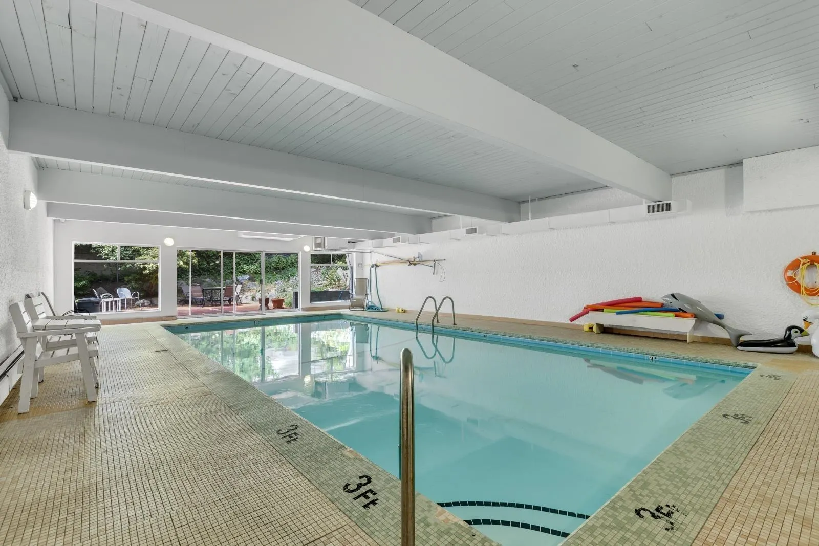 202 815 Fourth Avenue