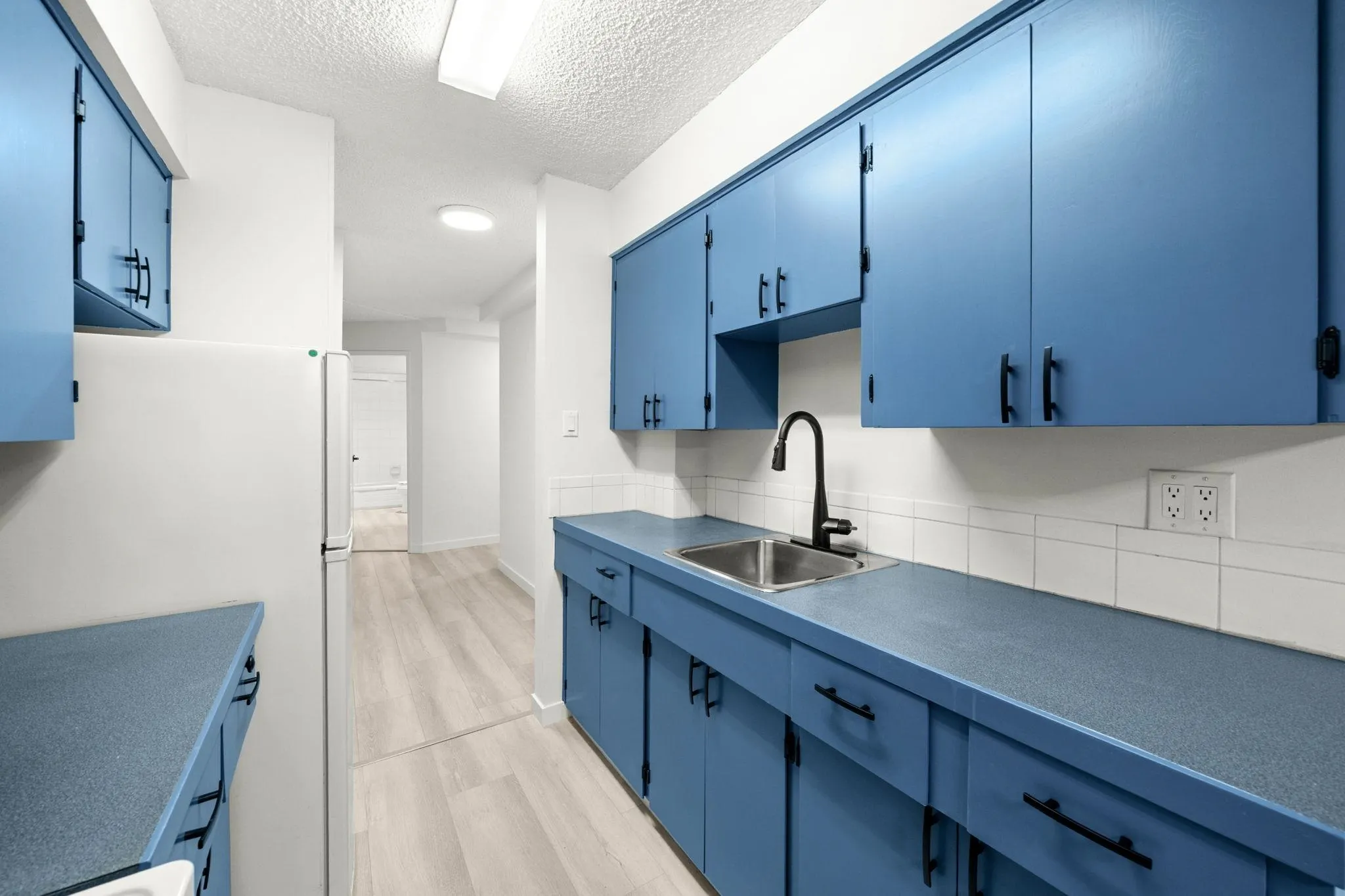 202 815 Fourth Avenue