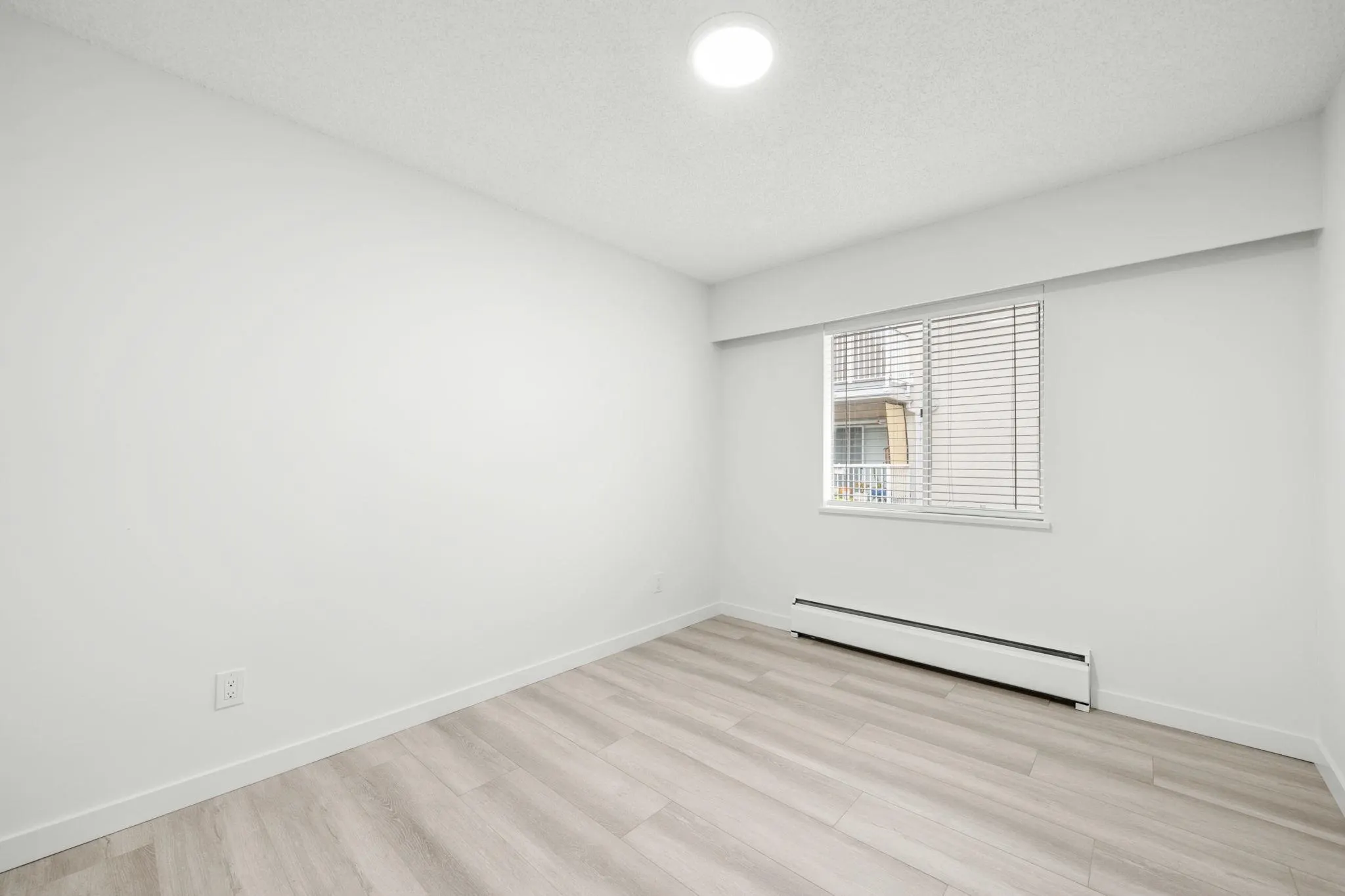 202 815 Fourth Avenue