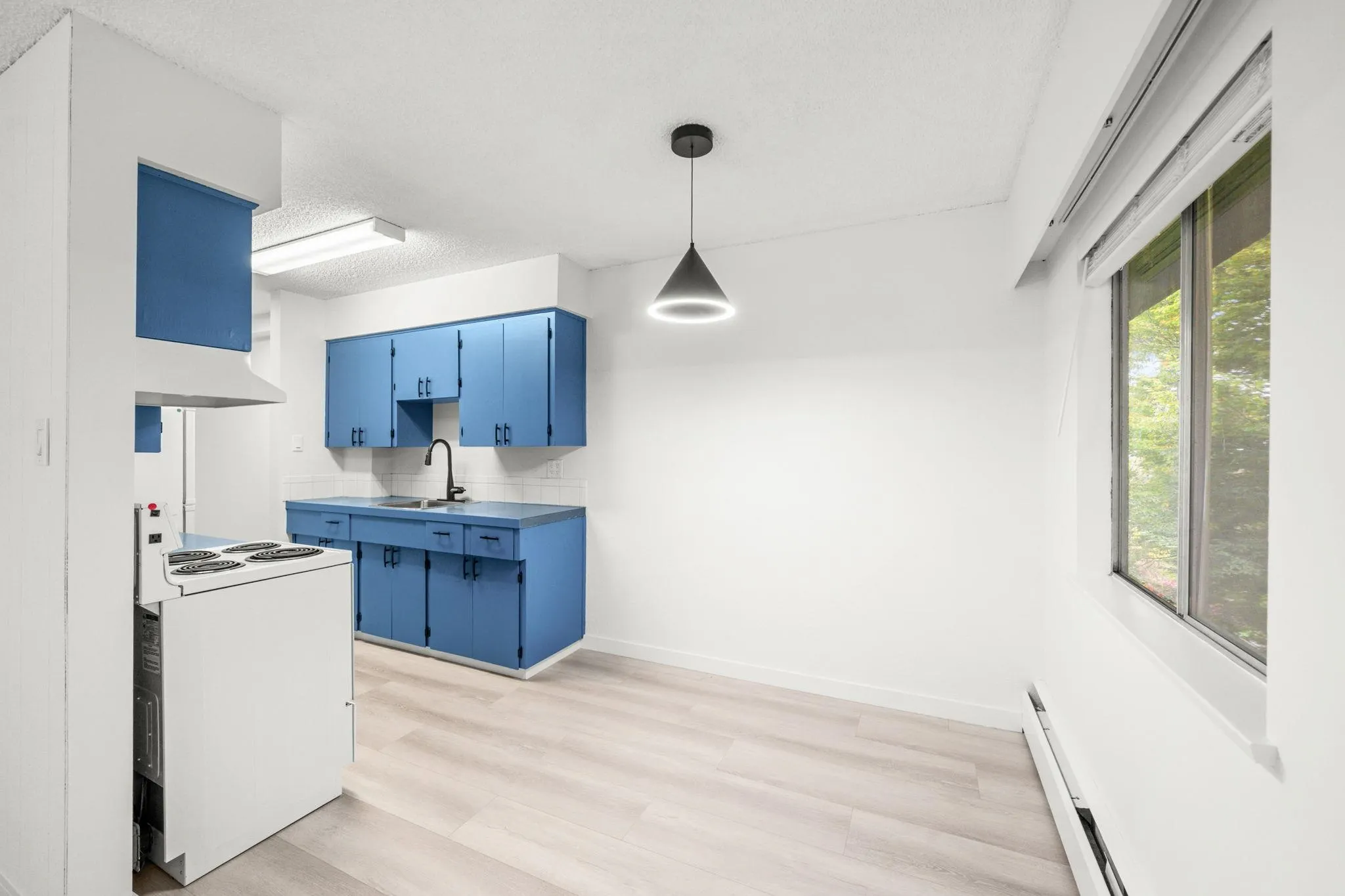 202 815 Fourth Avenue