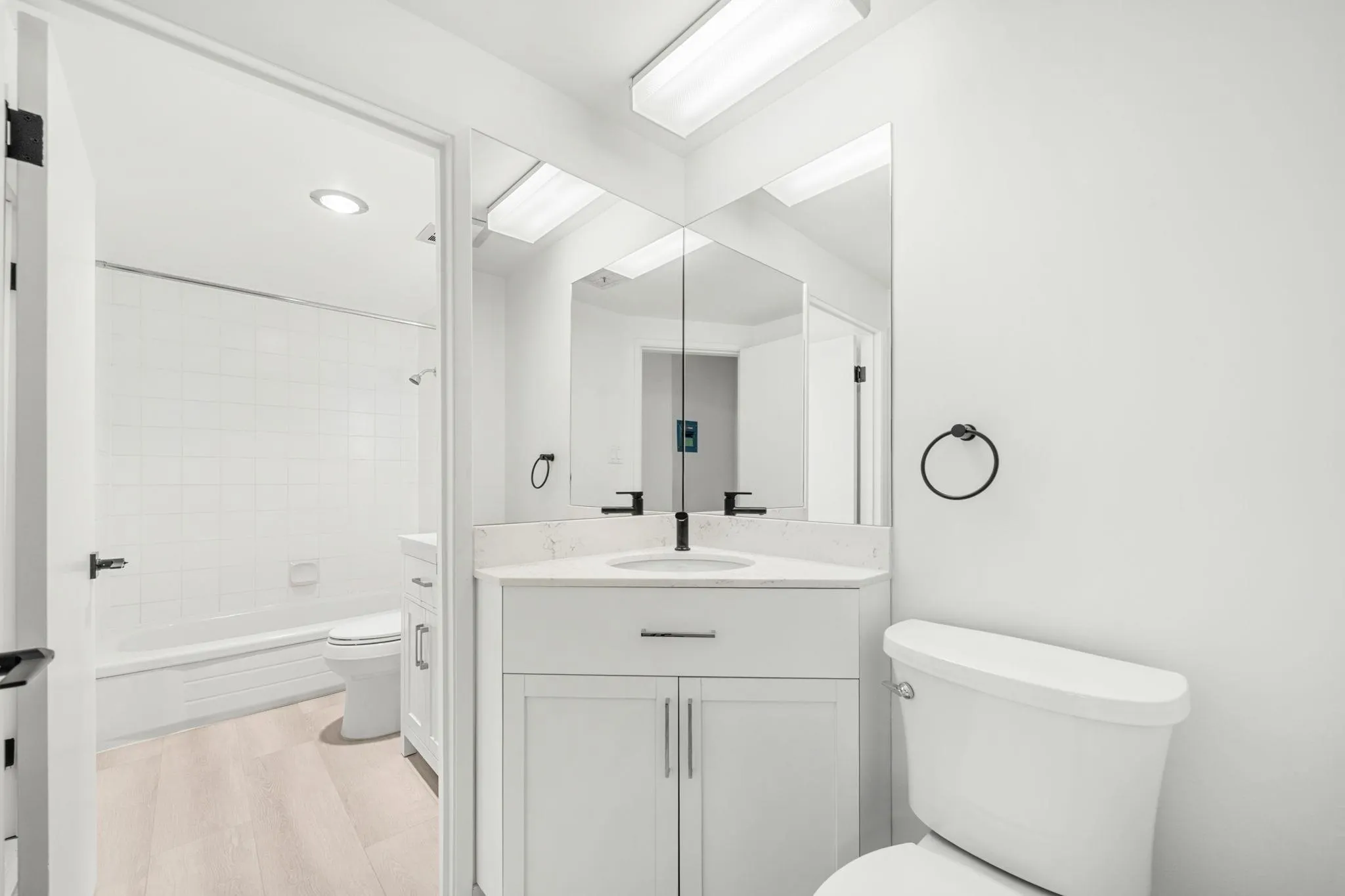 202 815 Fourth Avenue