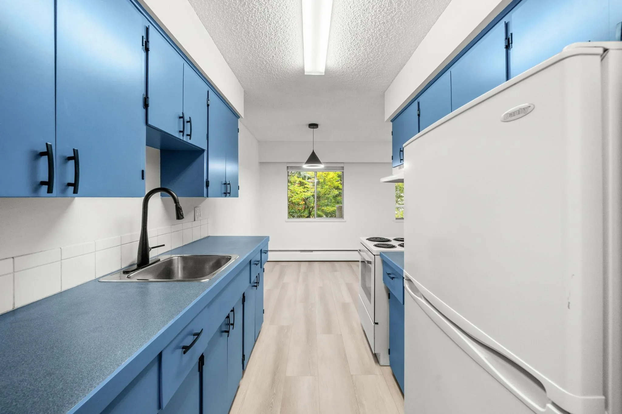 202 815 Fourth Avenue