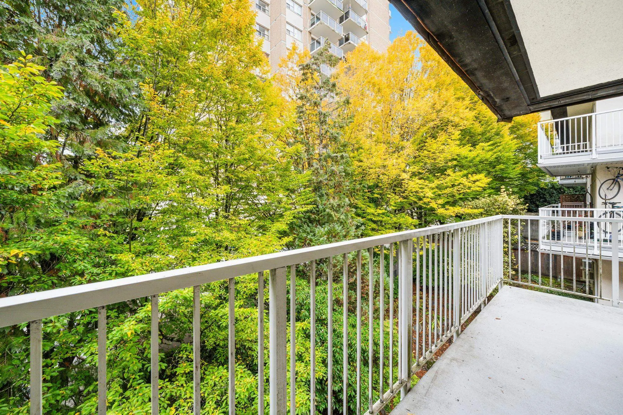 202 815 Fourth Avenue