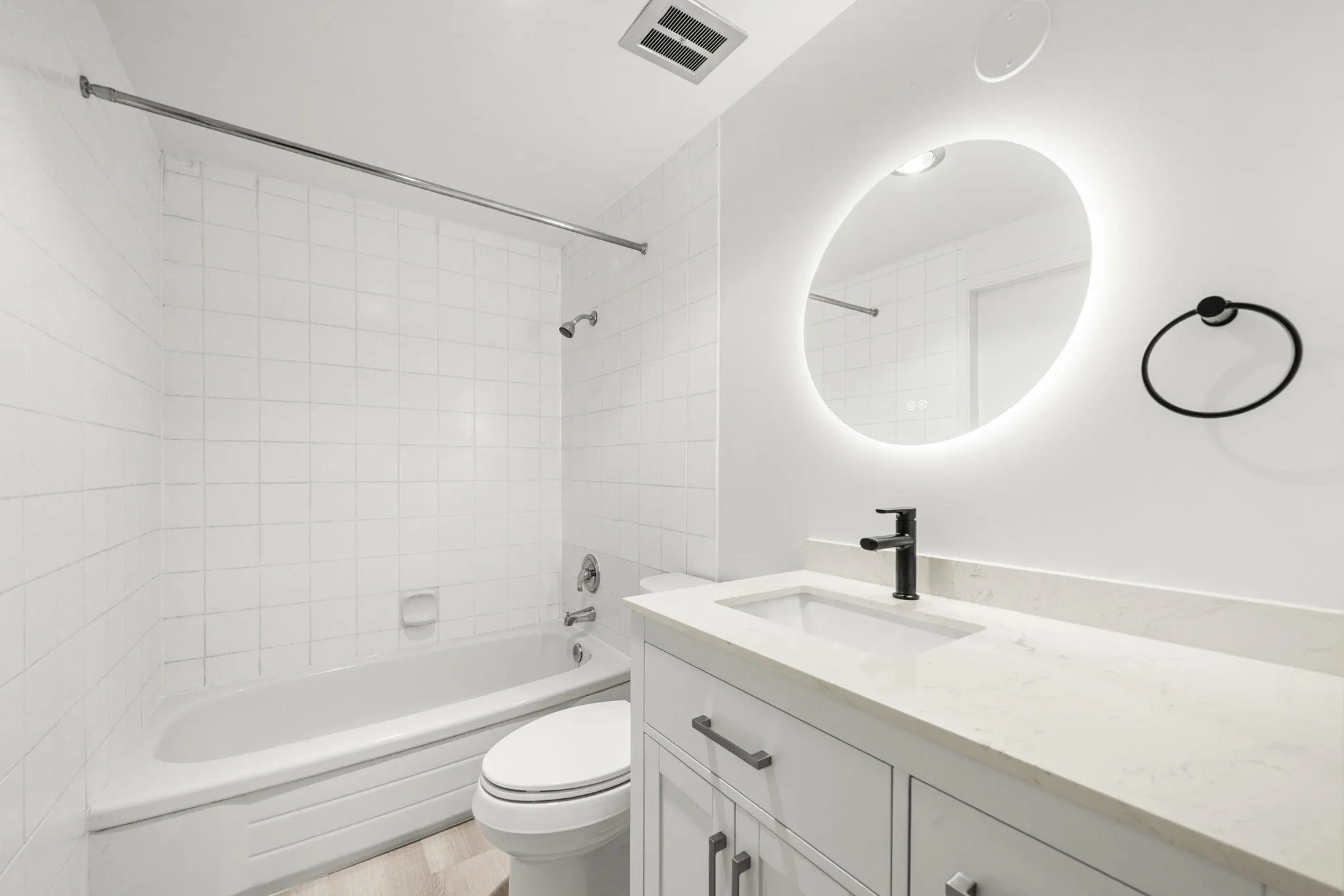 202 815 Fourth Avenue