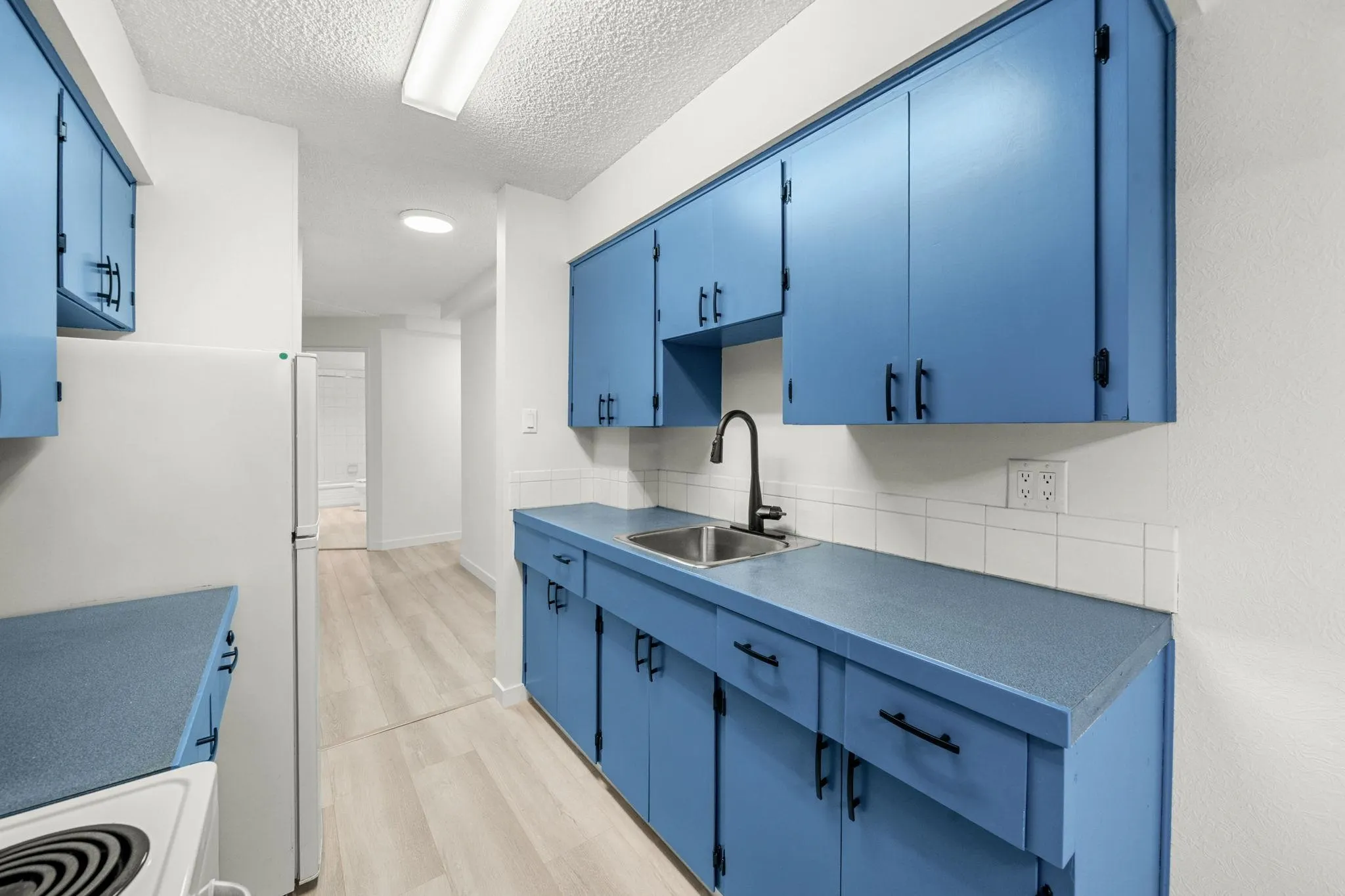 202 815 Fourth Avenue