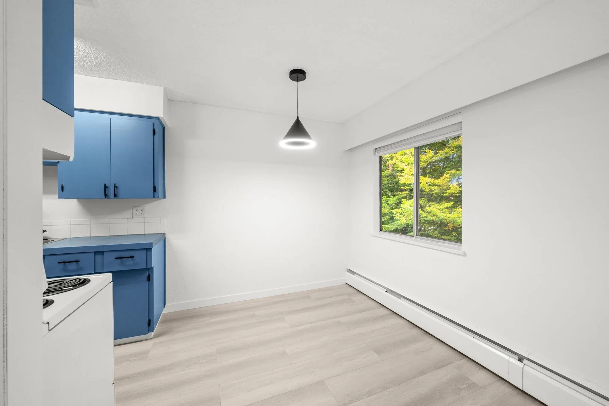 202 815 Fourth Avenue