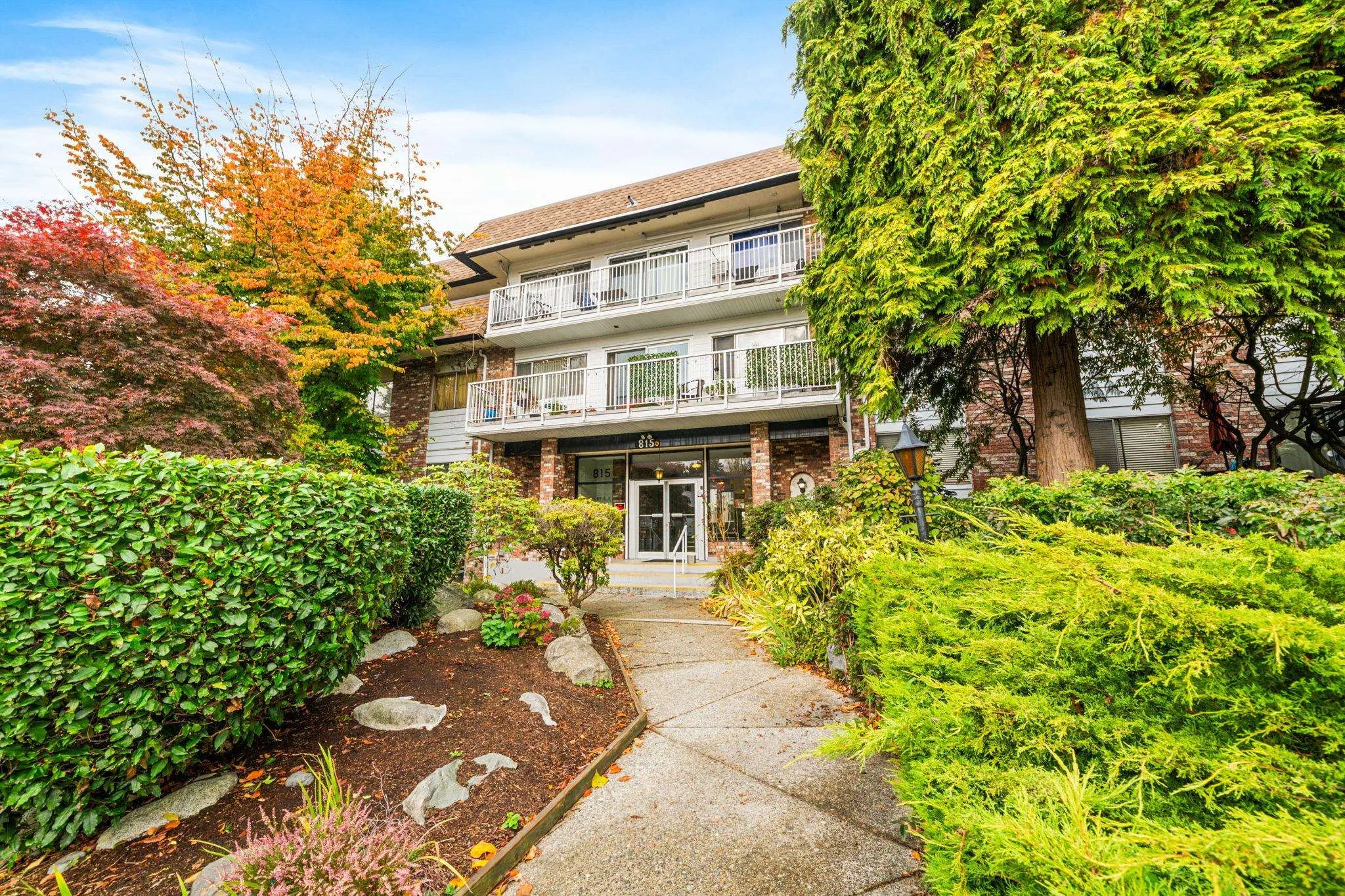 202 815 Fourth Avenue