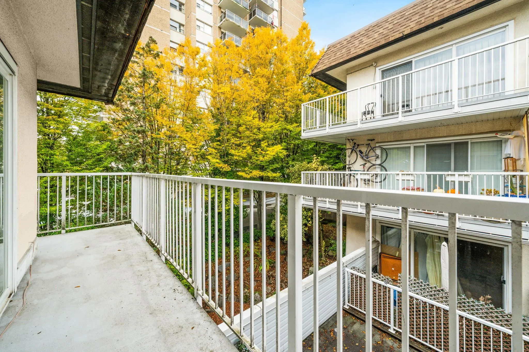 202 815 Fourth Avenue