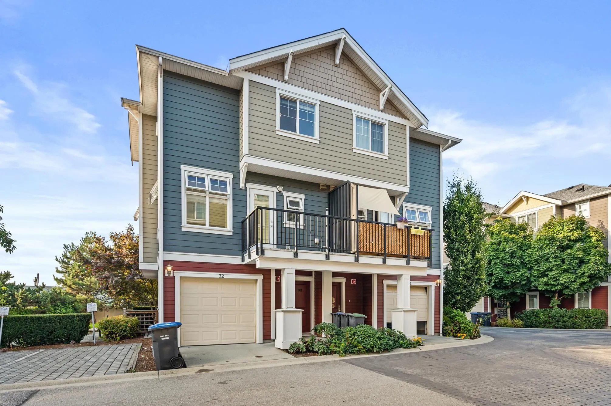 32 1111 Ewen Avenue