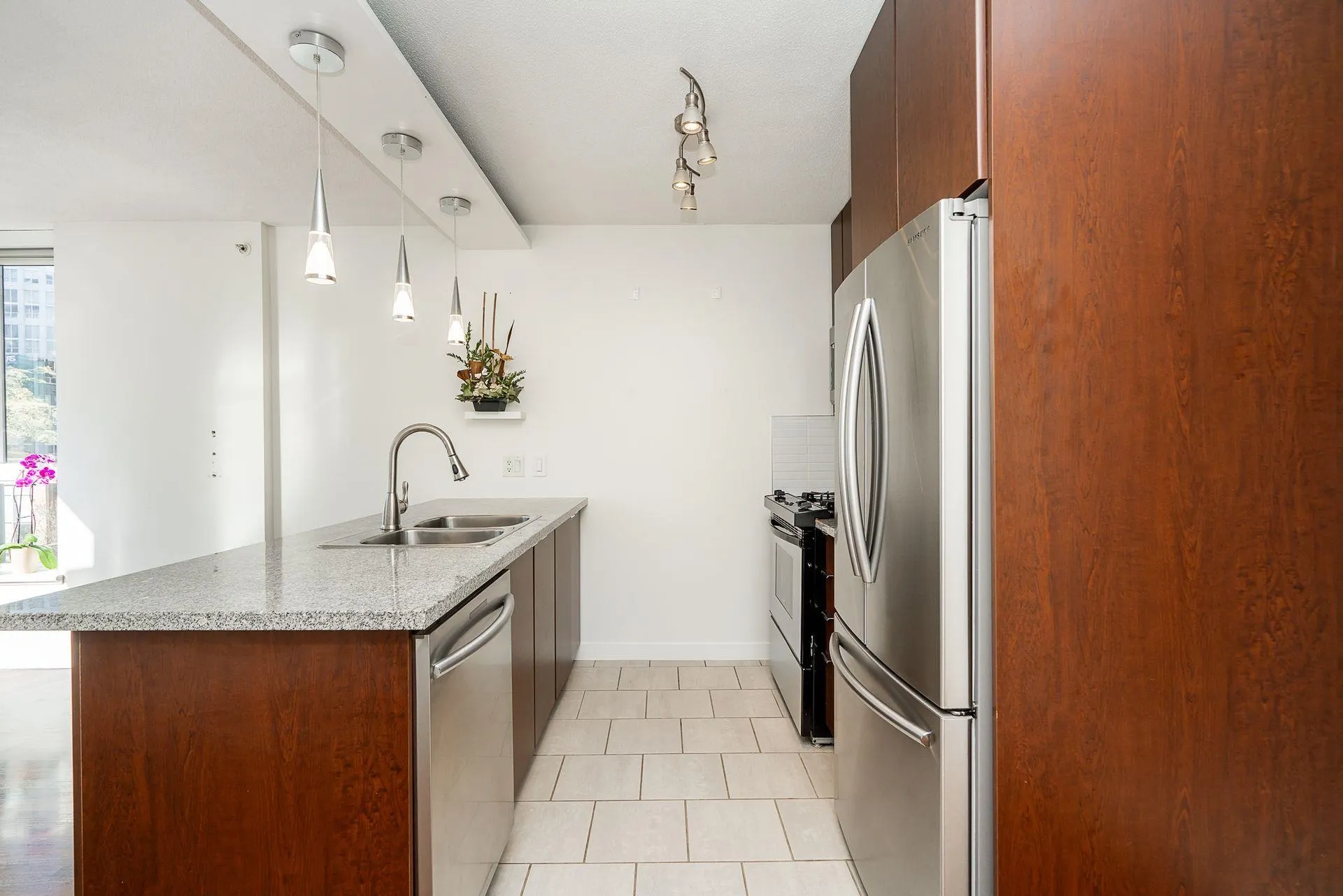 601 1001 Richards Street