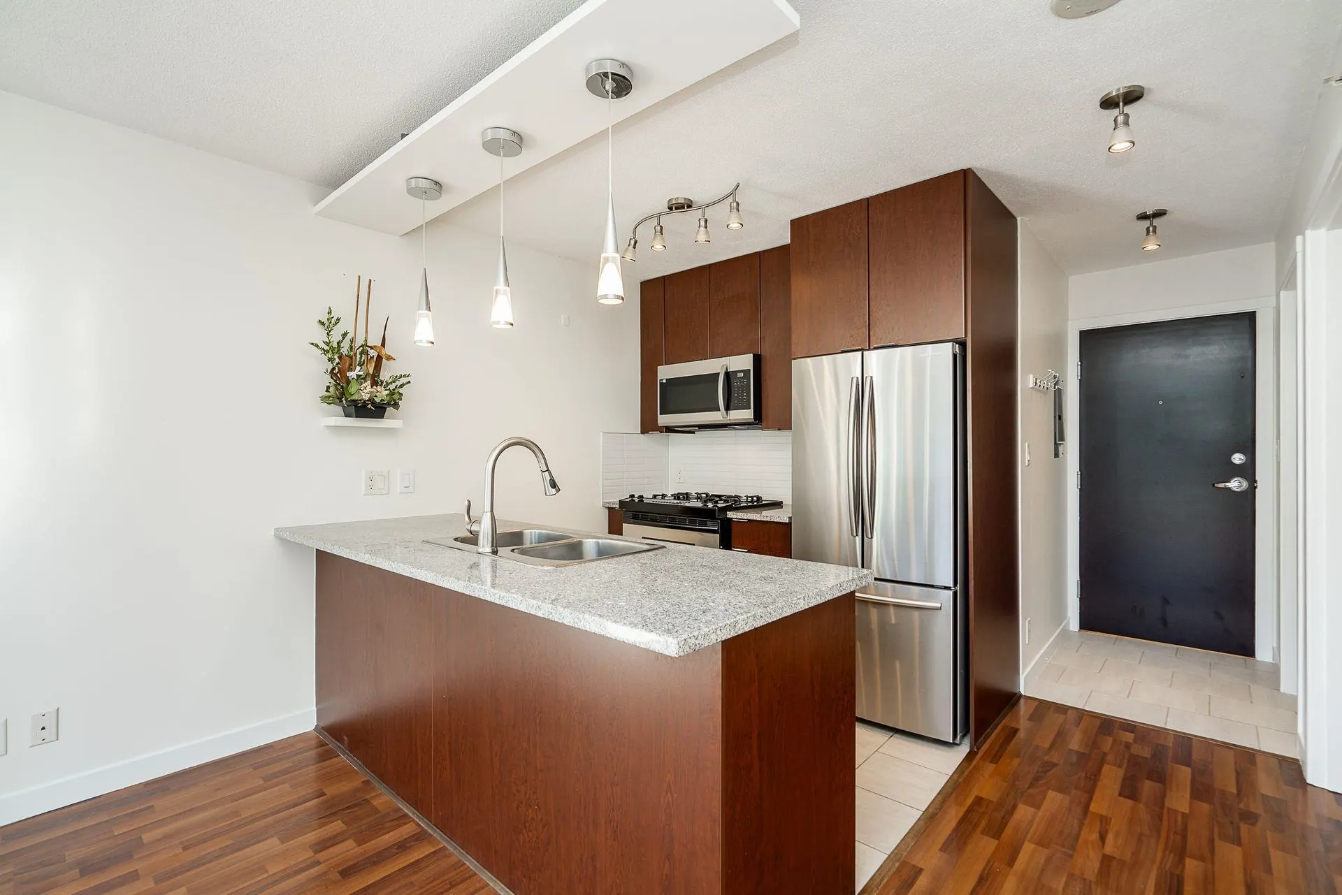 601 1001 Richards Street