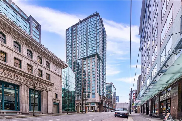 810 438 Seymour Street