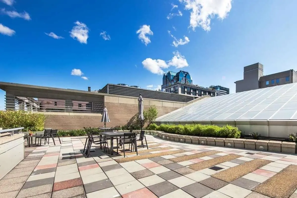 810 438 Seymour Street