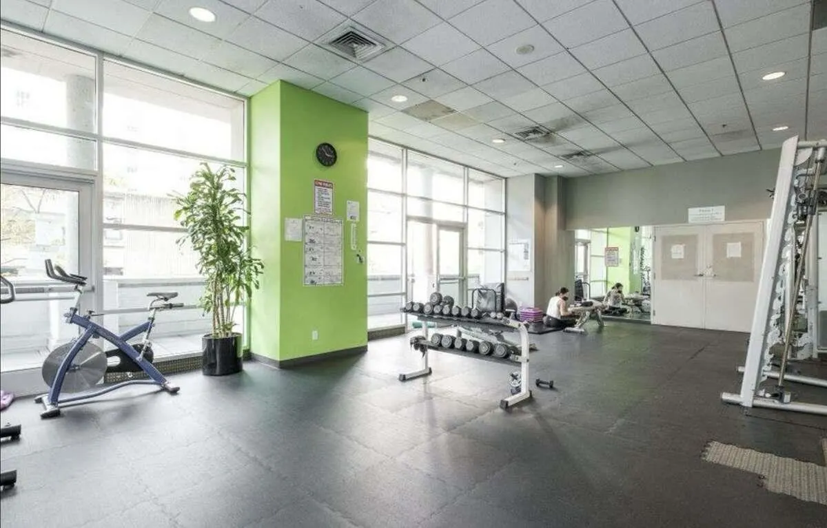 810 438 Seymour Street