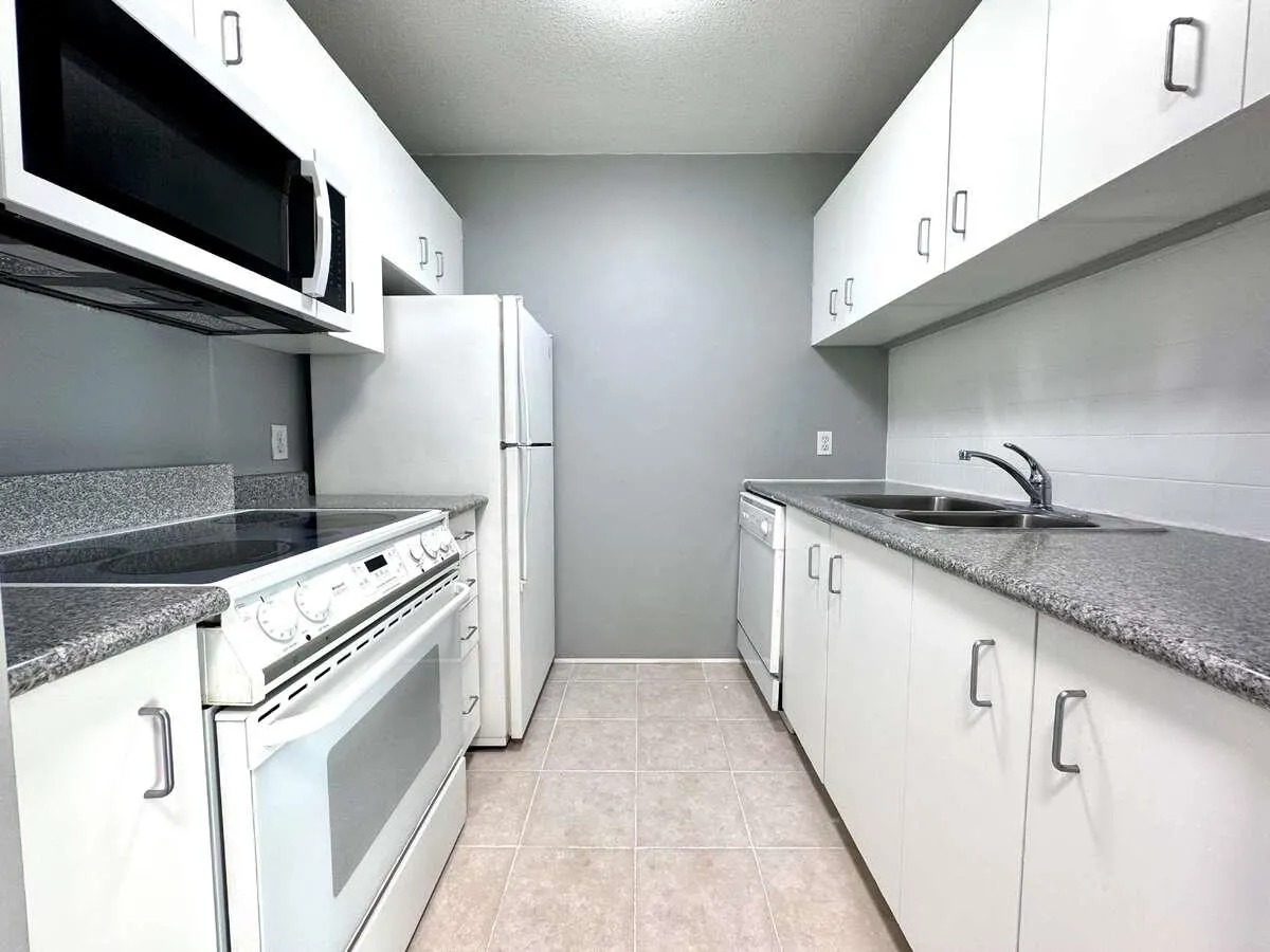 810 438 Seymour Street