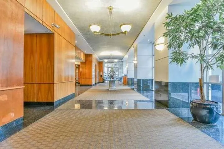 810 438 Seymour Street