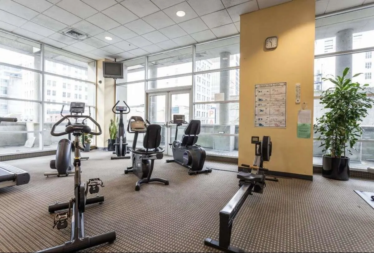 810 438 Seymour Street