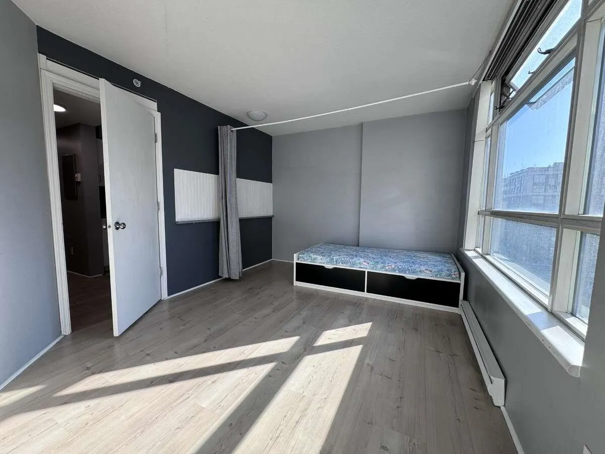 810 438 Seymour Street