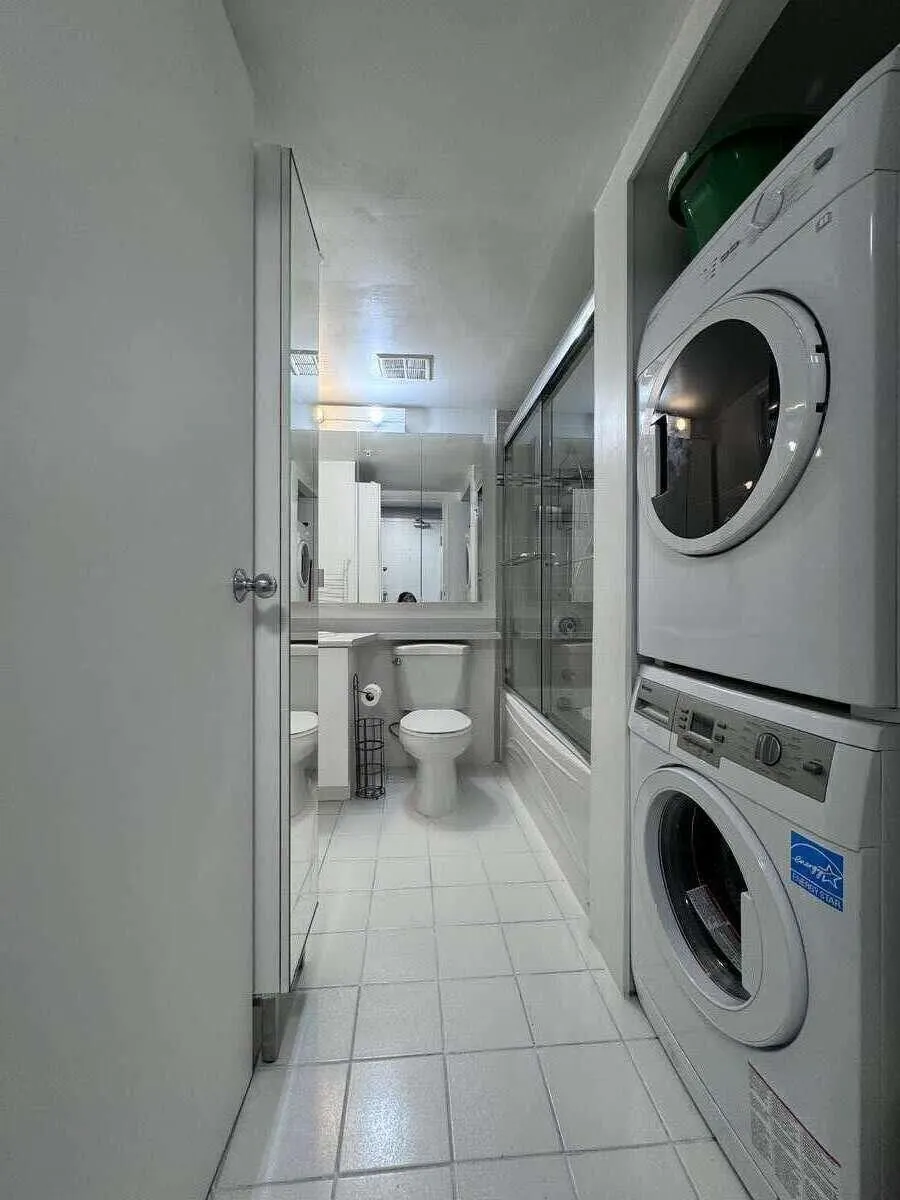 810 438 Seymour Street