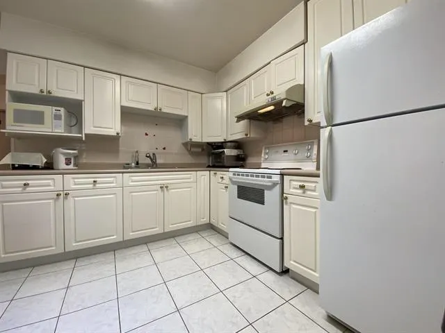 6828 Inverness Street