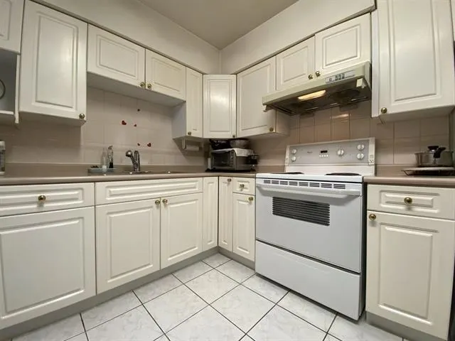 6828 Inverness Street