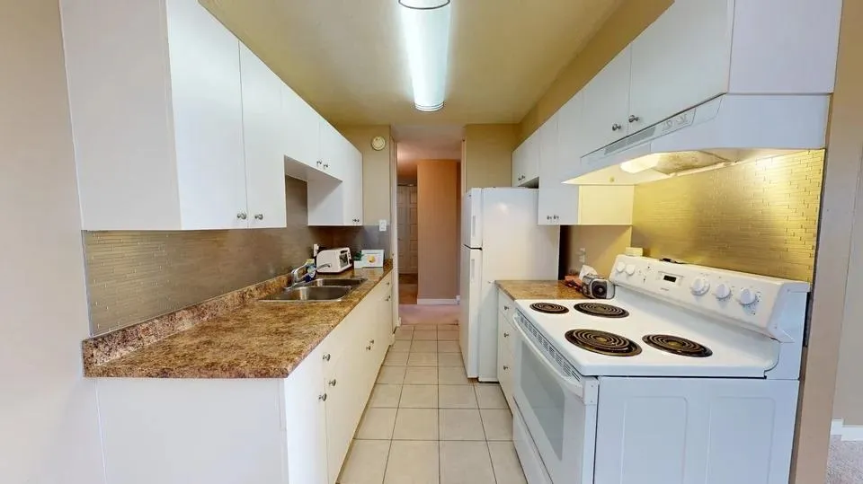 1602 2016 Fullerton Avenue