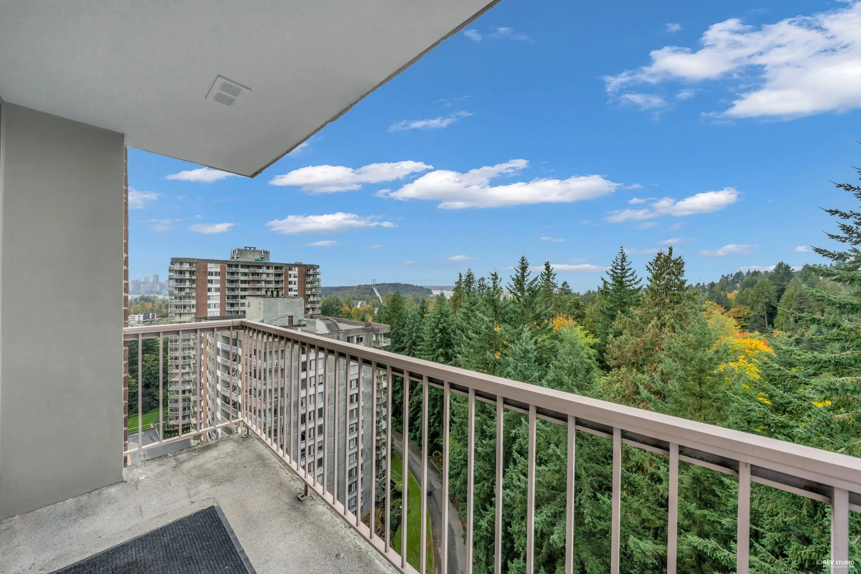 1602 2016 Fullerton Avenue