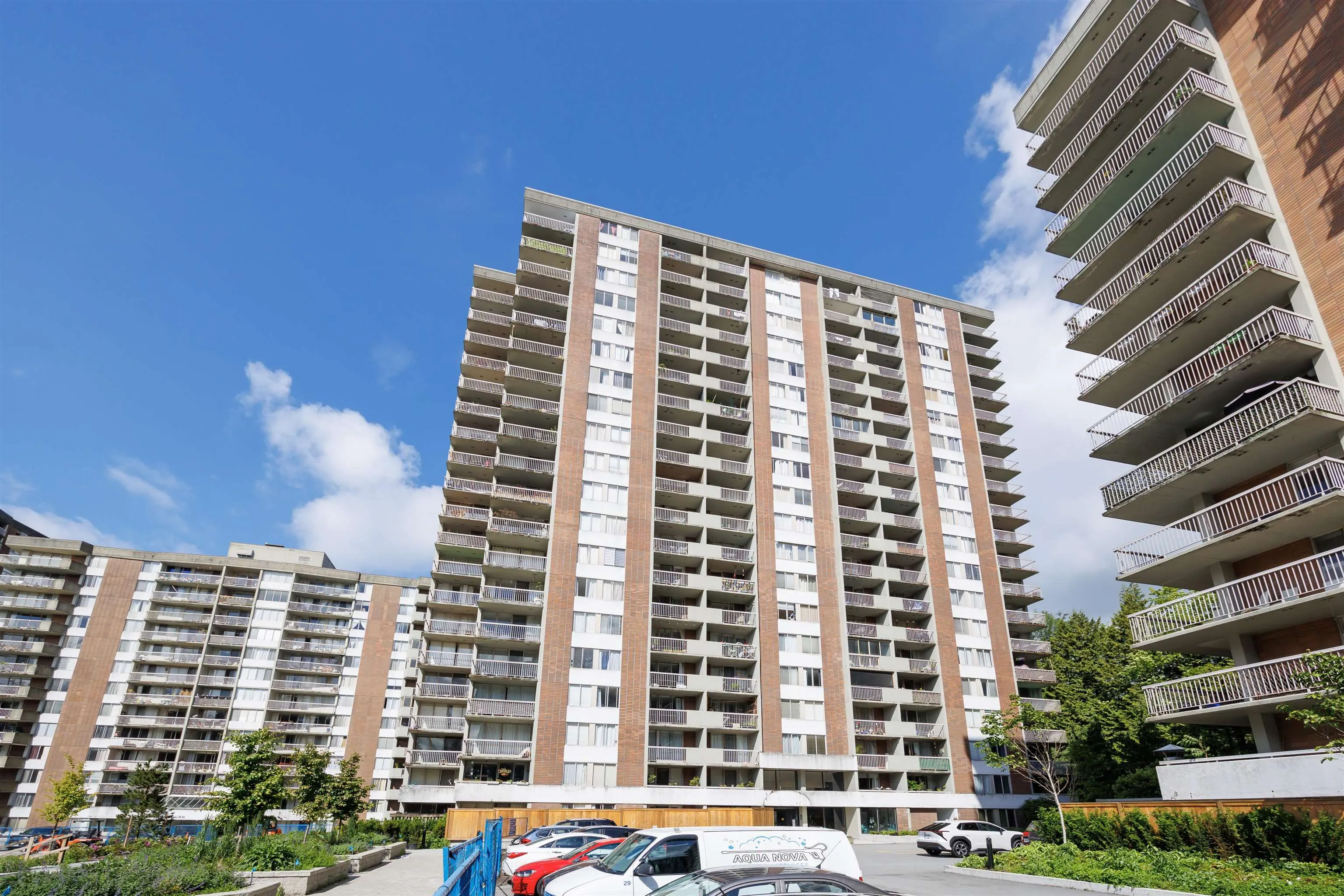 1602 2016 Fullerton Avenue