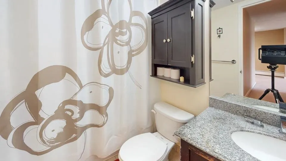 1602 2016 Fullerton Avenue