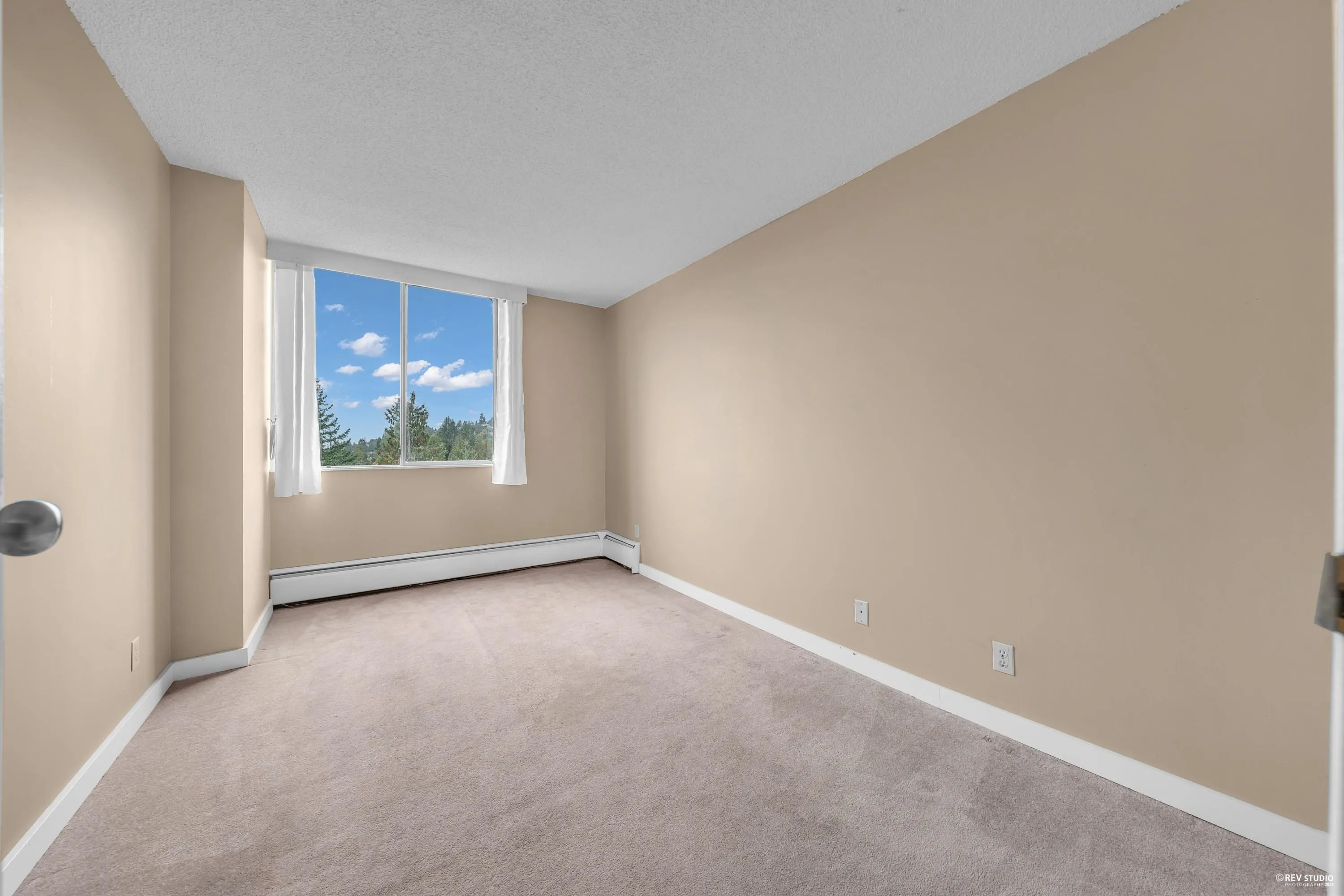 1602 2016 Fullerton Avenue