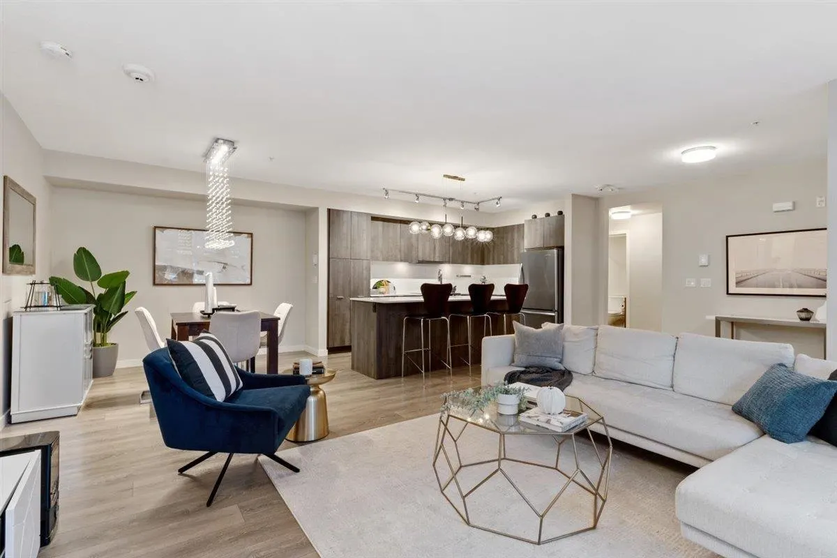 37 3728 Thurston Street