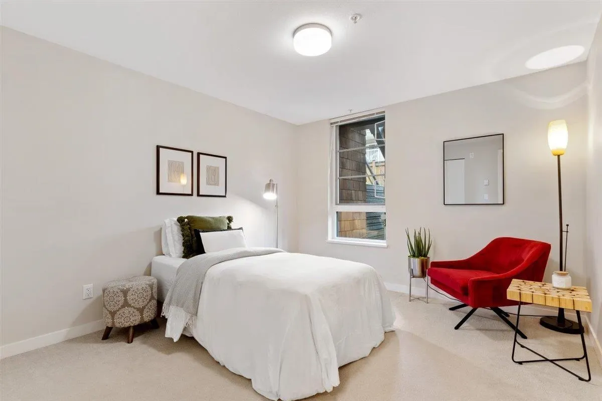 37 3728 Thurston Street