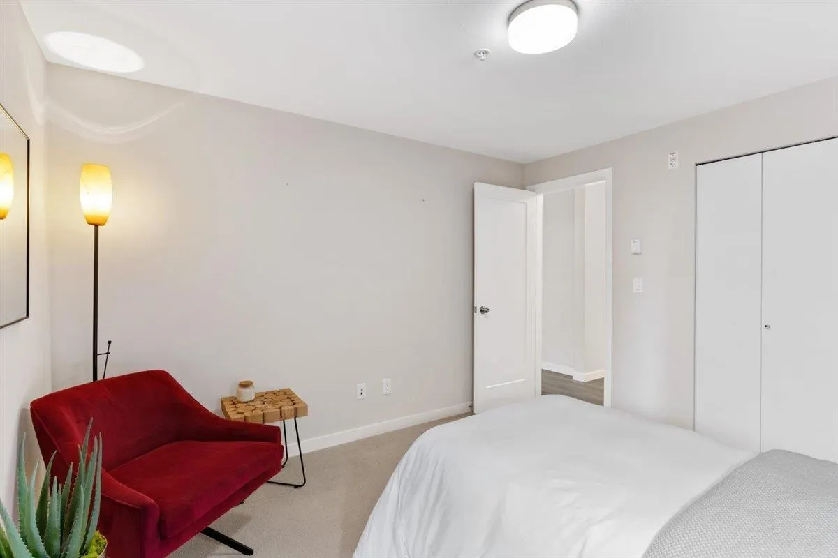 37 3728 Thurston Street