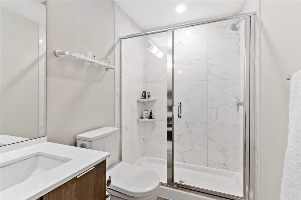 37 3728 Thurston Street