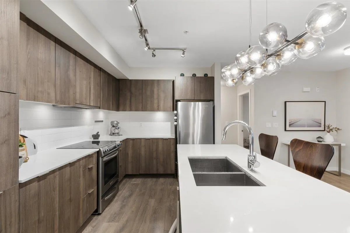 37 3728 Thurston Street