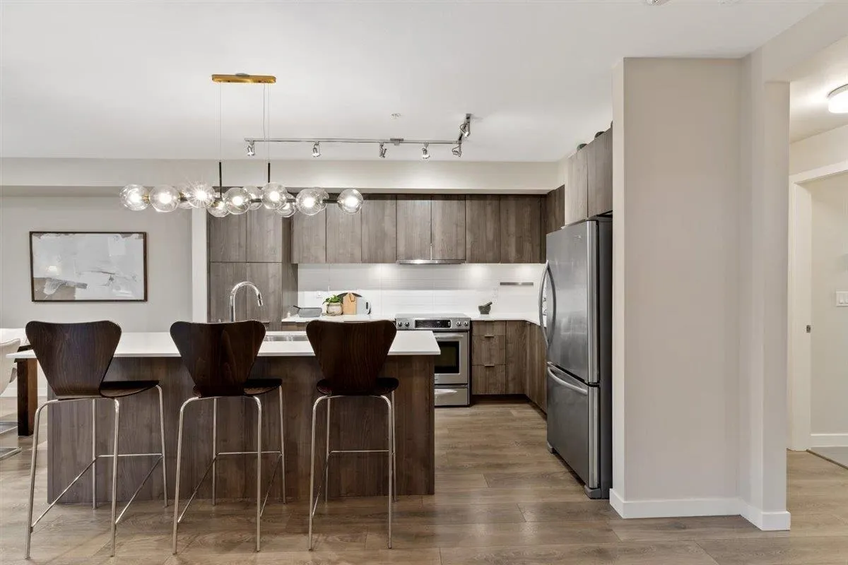 37 3728 Thurston Street