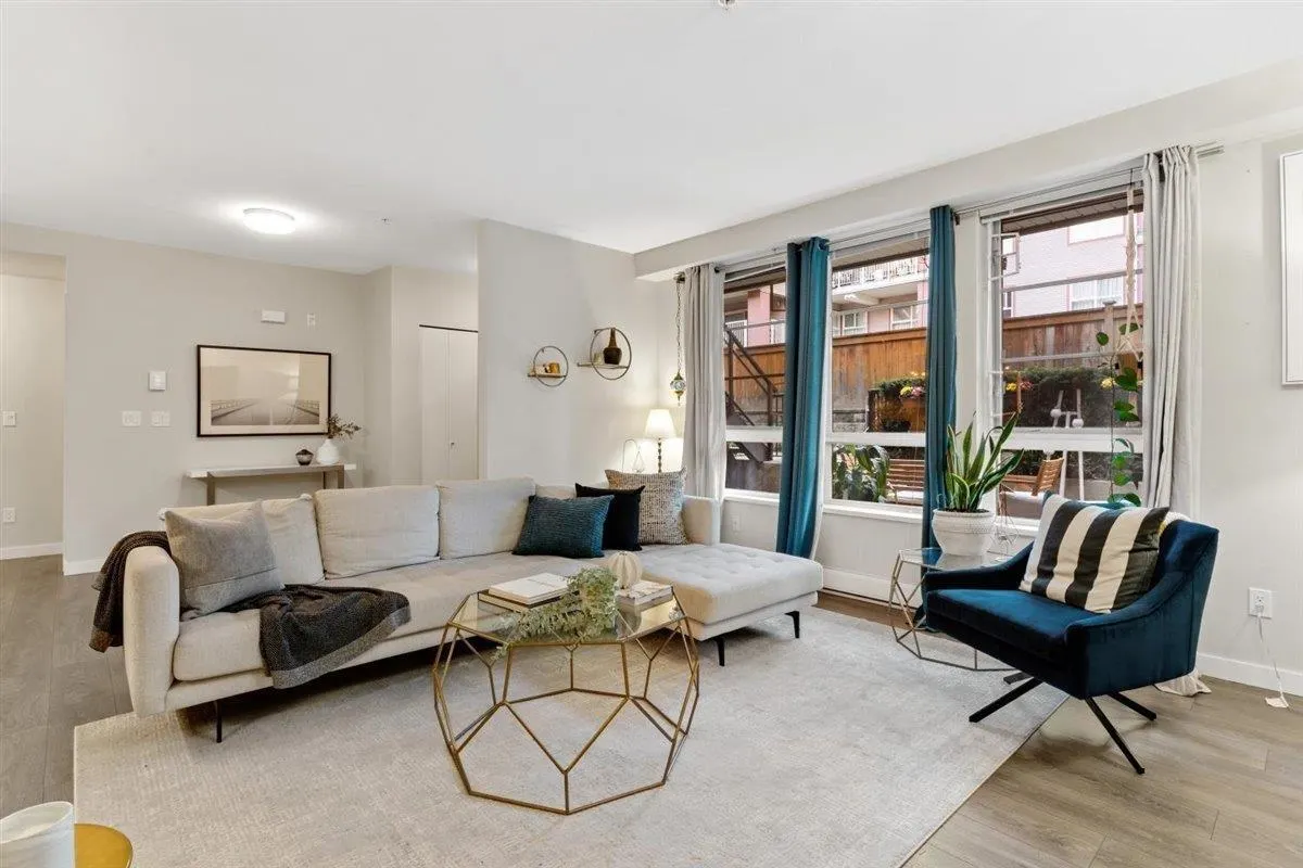 37 3728 Thurston Street