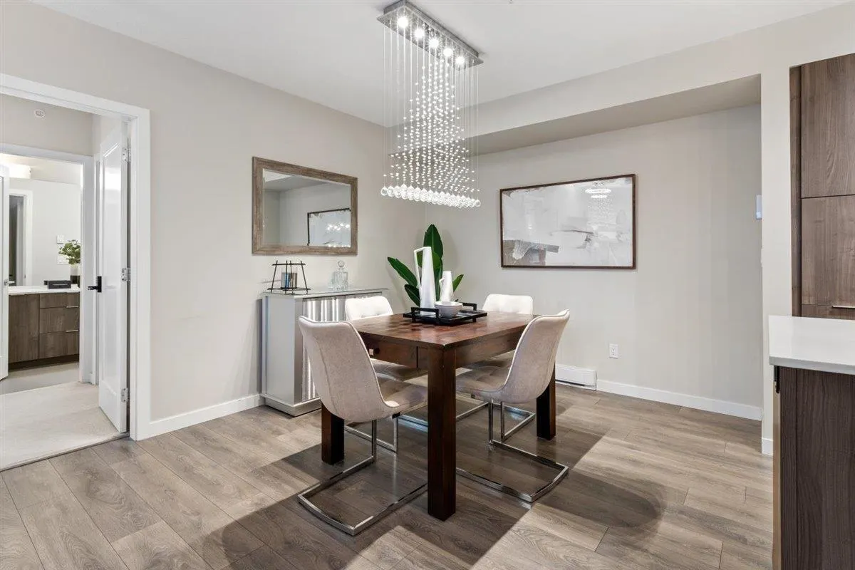 37 3728 Thurston Street