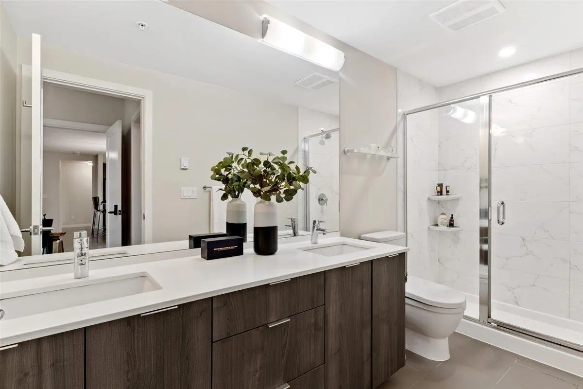 37 3728 Thurston Street