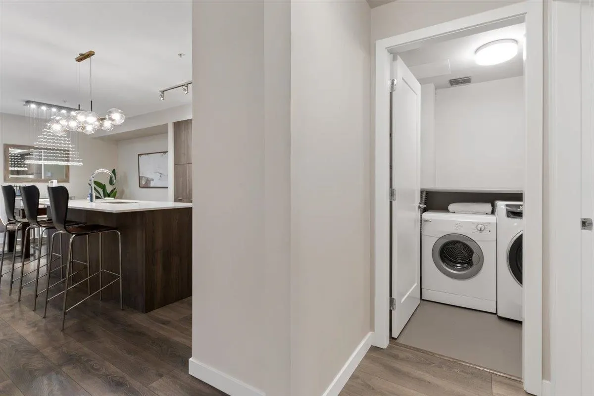 37 3728 Thurston Street