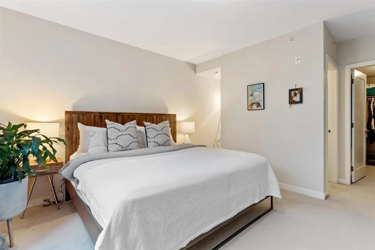 37 3728 Thurston Street