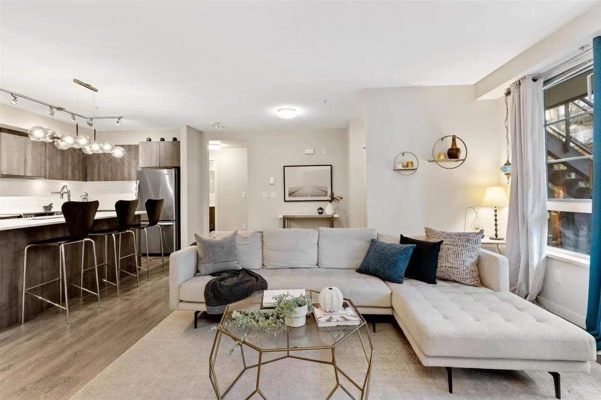 37 3728 Thurston Street